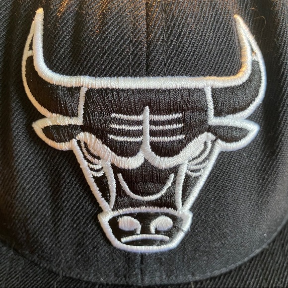MOVING SALE Chicago Bulls Snapback - Picture 2 of 6